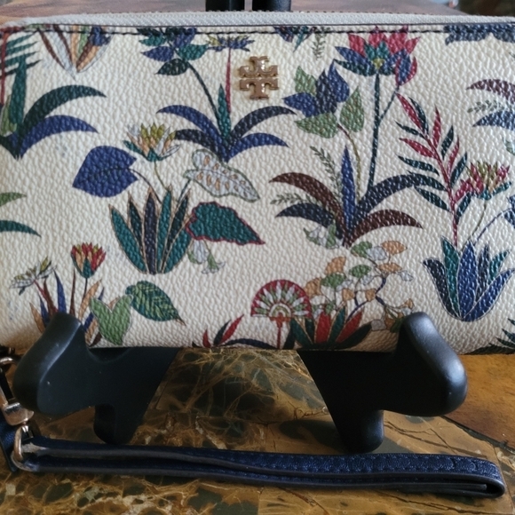Tory Burch Handbags - Tory Burch Multicolor Floral Clutch